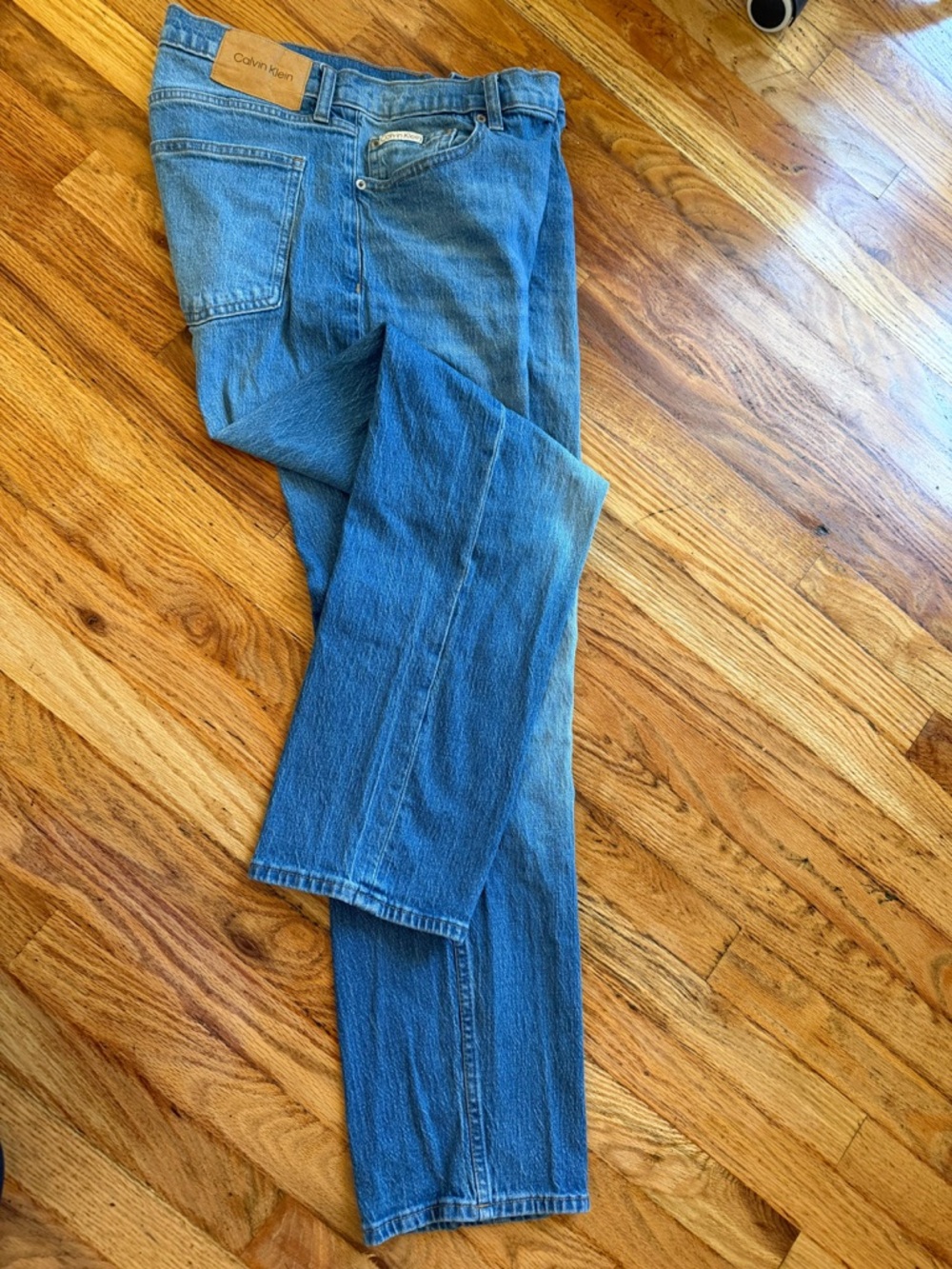 Calvin Klein Light Blue Denim Jeans with Red Logo Tag - Picture 3 of 7